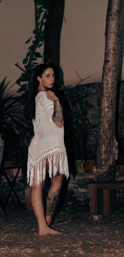 Lena Desire in weiß